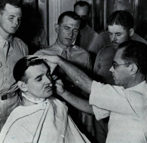 Dal barbiere durante la seconda guerra mondiale
