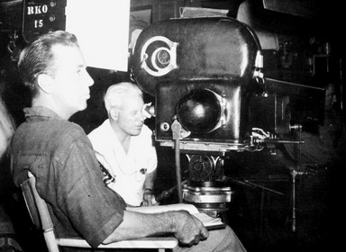 Musuraca sul set con Dick Powell