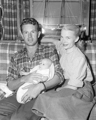 con sua moglie Betty Ann de Noon e figlio
